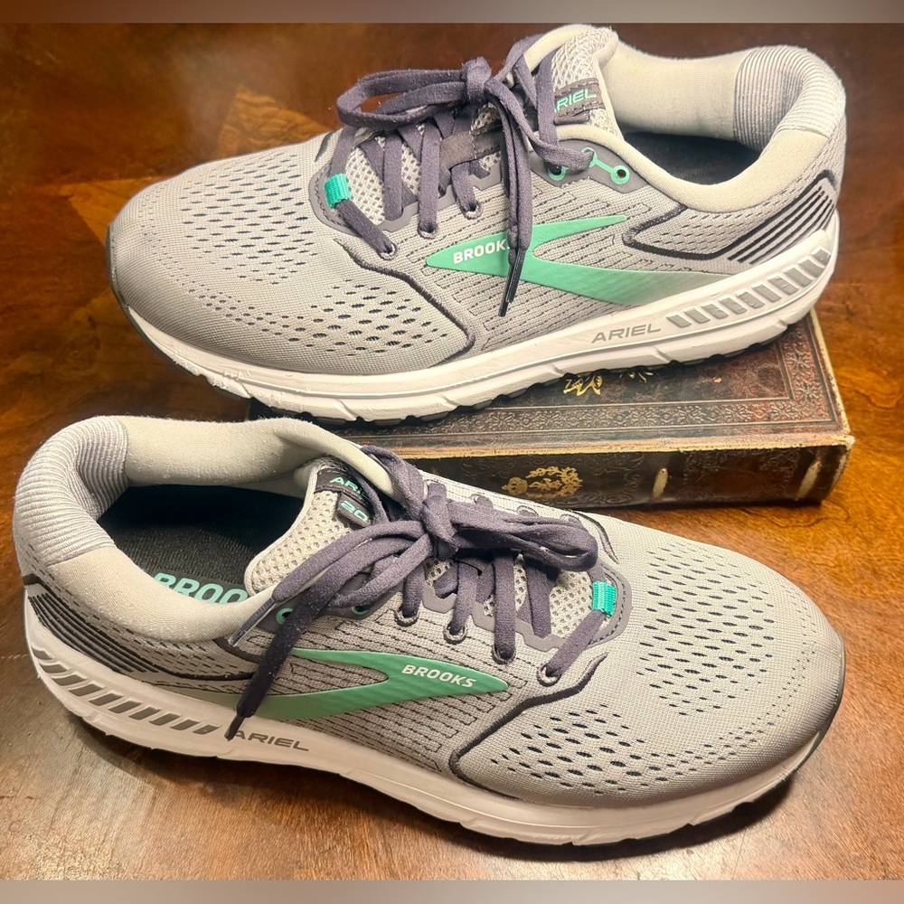 Brooks Running Shoes 
Women’s Size 11 - Picture 2 of 10